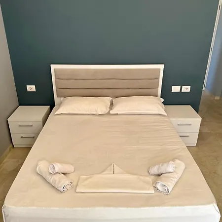 Zeus Hotel *